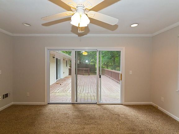 5th image of 2404 Elmwood Cir