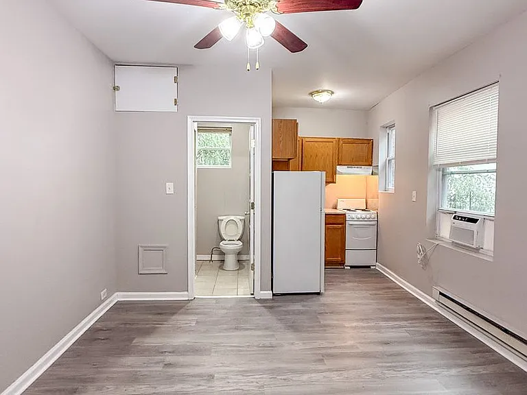 1131 Spruce St — Photo 29