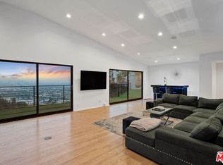 8514 Hillside Ave, Los Angeles, CA 90069