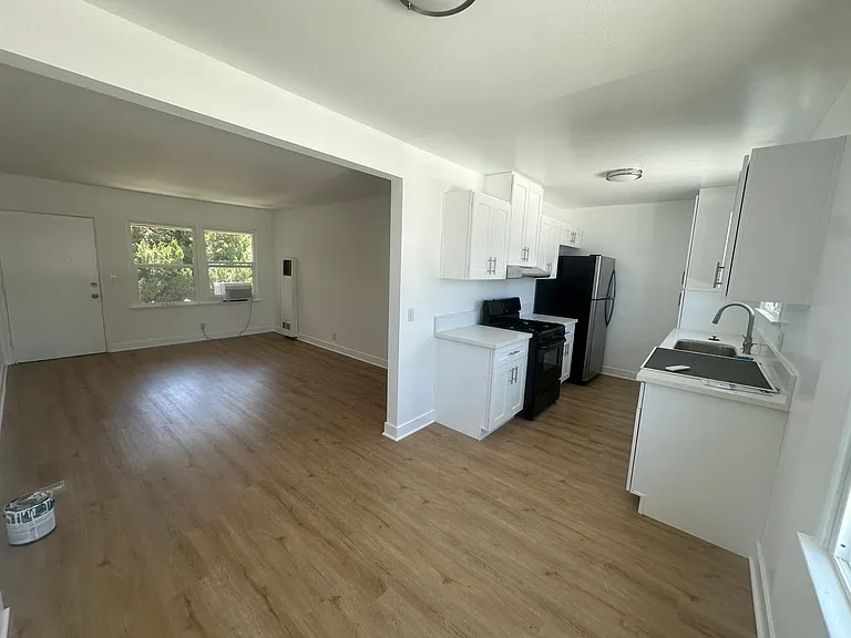 20527 W Vanowen St — Photo 6