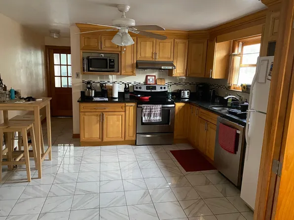 15 Lyons Ct, Watertown, MA 02472