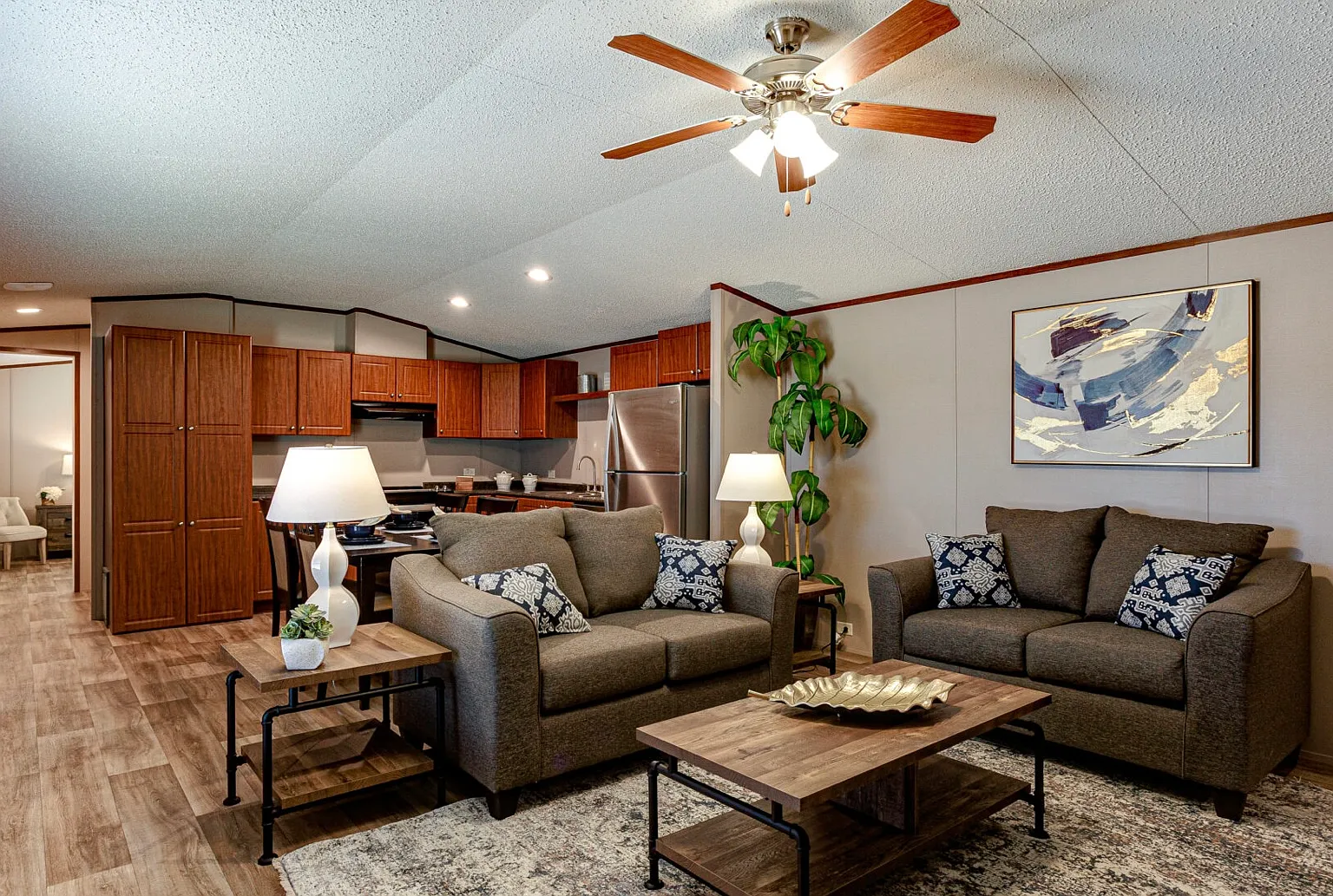 3 bed, 942 sqft, $1,000 — Photo 1