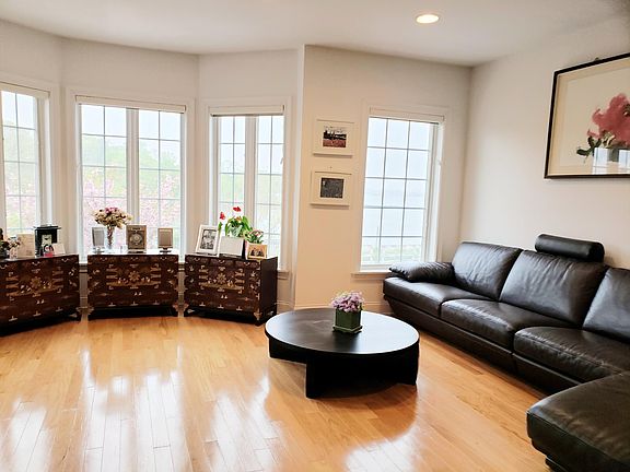 4th image of 331 Park Cres