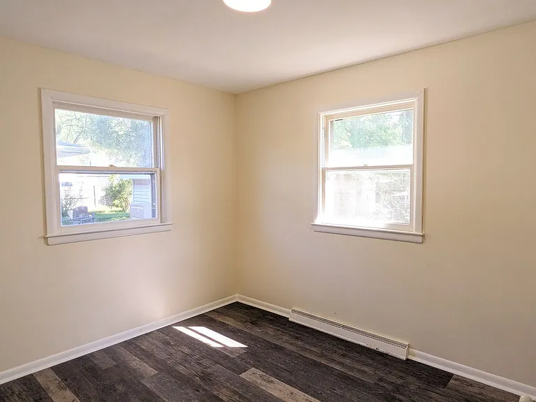 1692 Roberts St — Photo 6