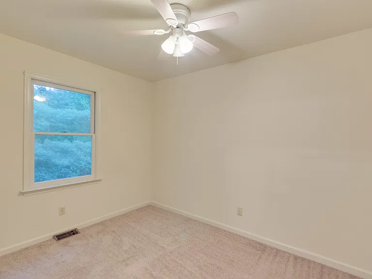 1402 Minor Ridge Ct — Photo 6