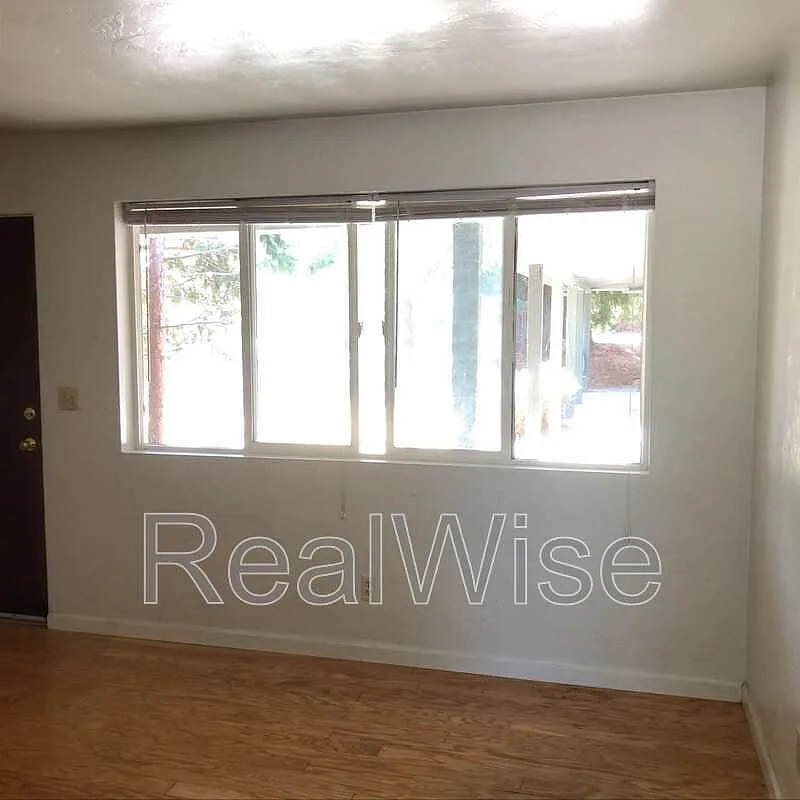 2 bed, 1.0 bath, 550 sqft, $1,495 — Photo 2