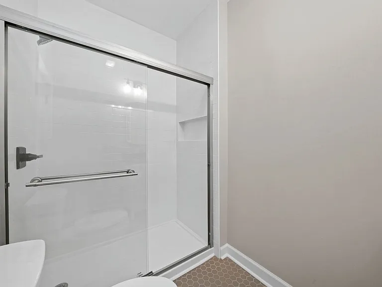 724 N Elizabeth St #G — Photo 9