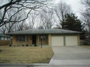 5038 SW Shunga Dr, Topeka, KS 66614