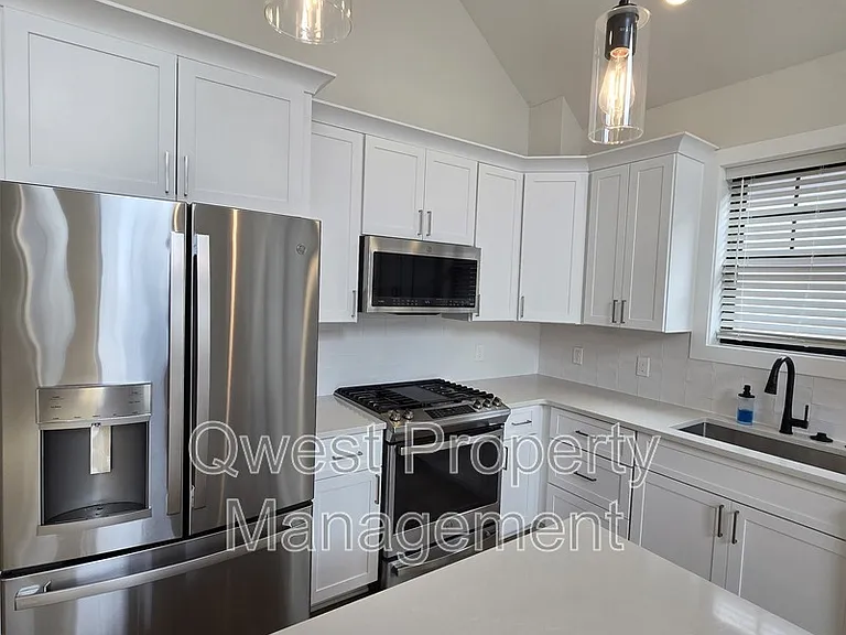 629 Fairview Ave #1 — Photo 3