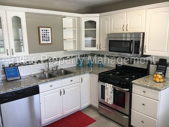 1st image of 1118 E 11th Pl