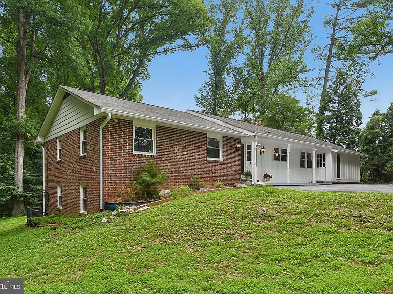 10206 Green Clover Ct — Photo 2