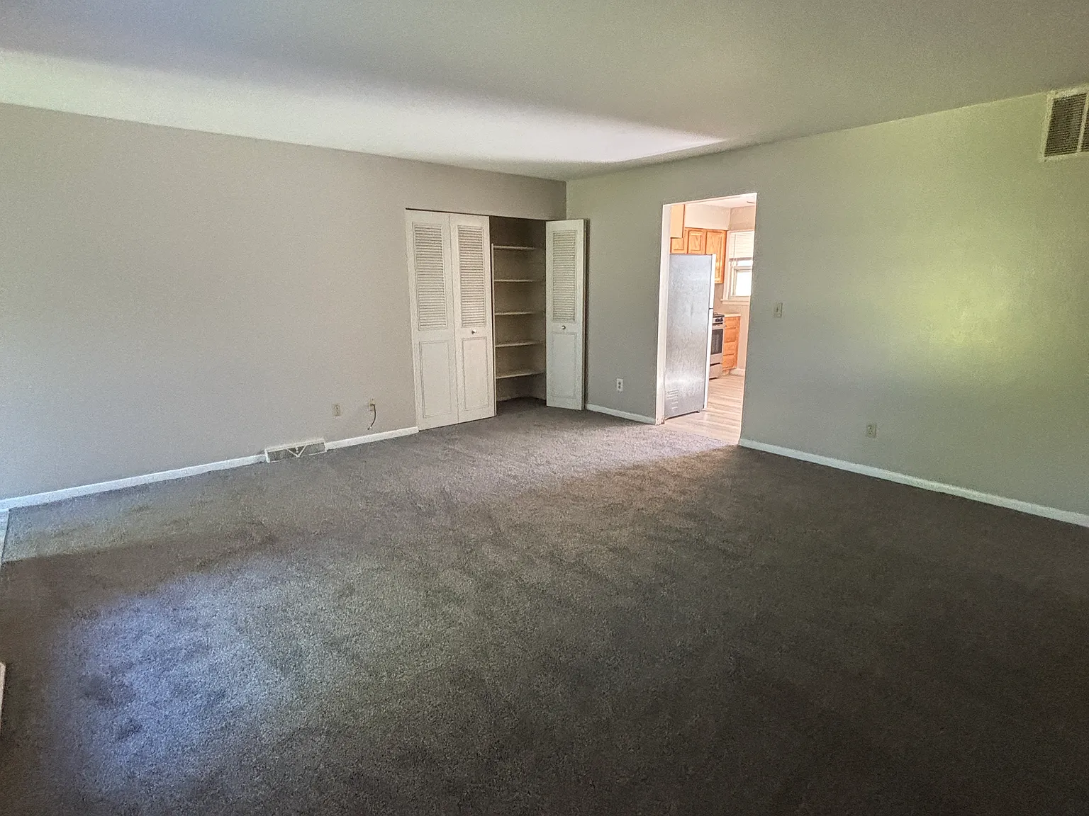 3 bed, 1.5 bath, 1200 sqft, $1,250 — Photo 4