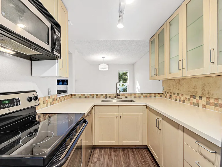 Starboard Apartments — Photo 40
