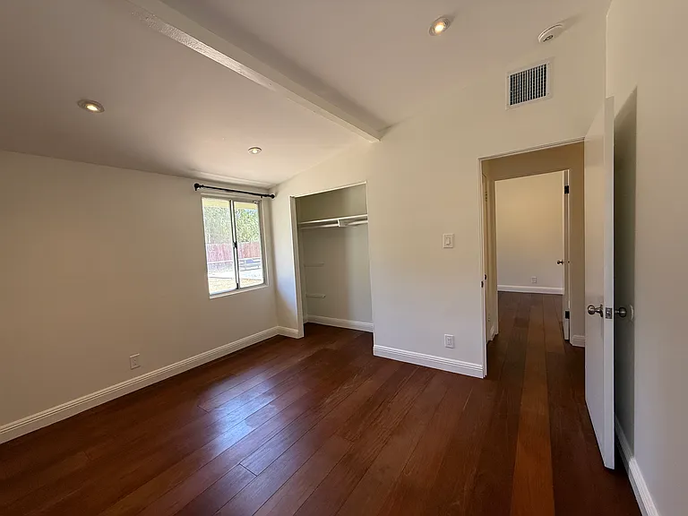 19516 Ingomar St — Photo 31