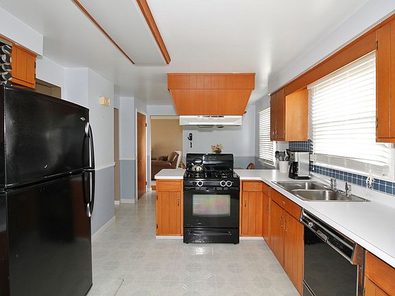 5th image of 66 Willow Green Dr