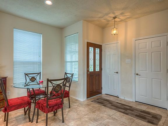 5th image of 223 Bloomhill Pl