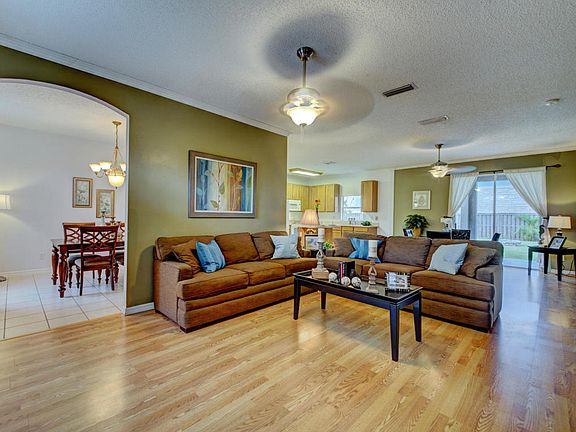 5th image of 1703 Laramie Cir