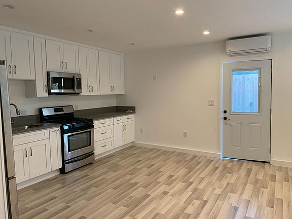 2nd image of 7633 Vicky Ave
