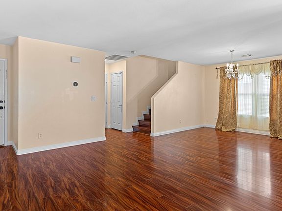 4th image of 7434 Edgecove Ct