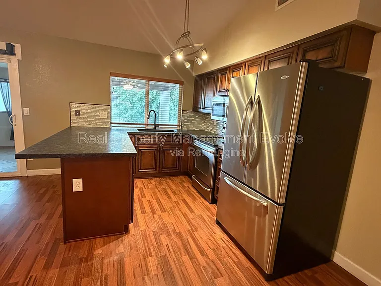 16645 N 34th Dr — Photo 8