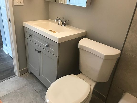 3rd image of 3161 N Cambridge Ave APT 204
