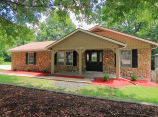 11830 7 Hills Dr, Florissant, MO 63033