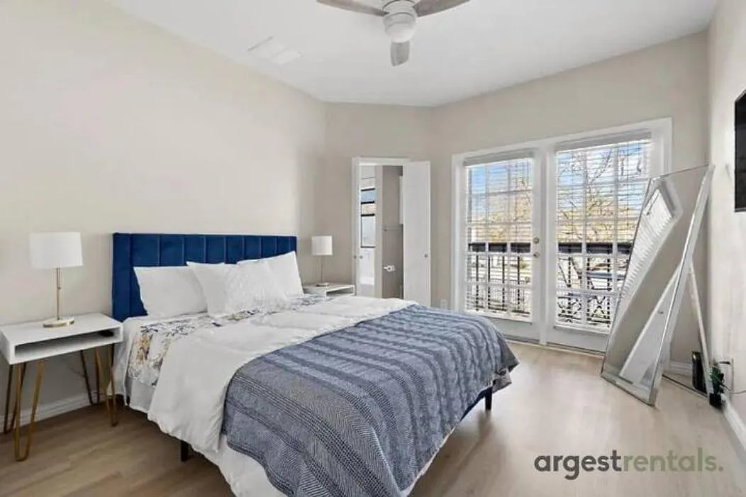 2 bed, 874 sqft, $4,500 — Photo 2