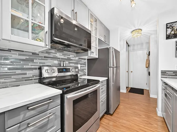9835 113th St NW #407, Edmonton, AB T5K 1N4