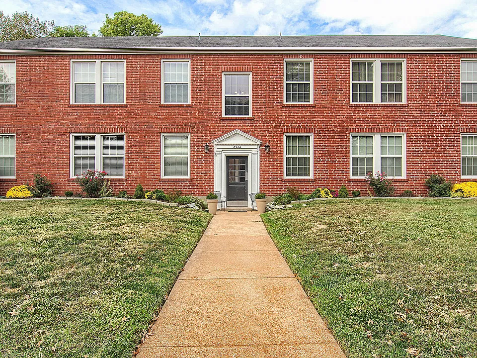 (560) 8161 Whitburn Dr