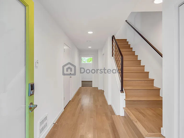 4226 Evanston Ave N — Photo 5