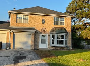 1196 Robin Dr, Carol Stream, IL 60188