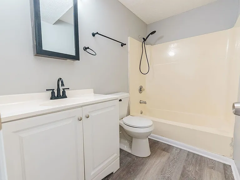 100 Heritage Cir #122 — Photo 10