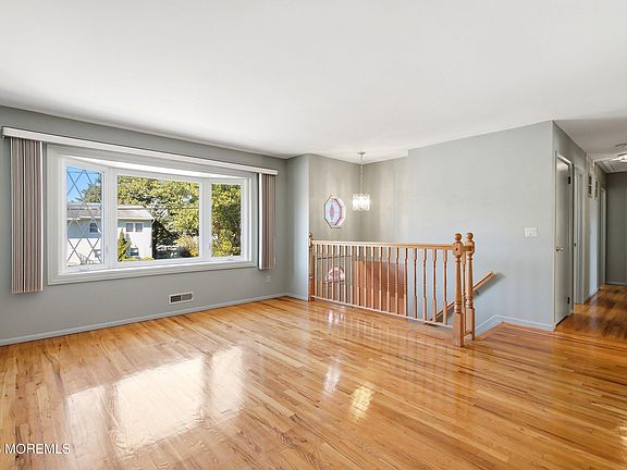 4th image of 129 Poplar Way