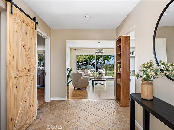 4th image of 215 Hilltop Dr