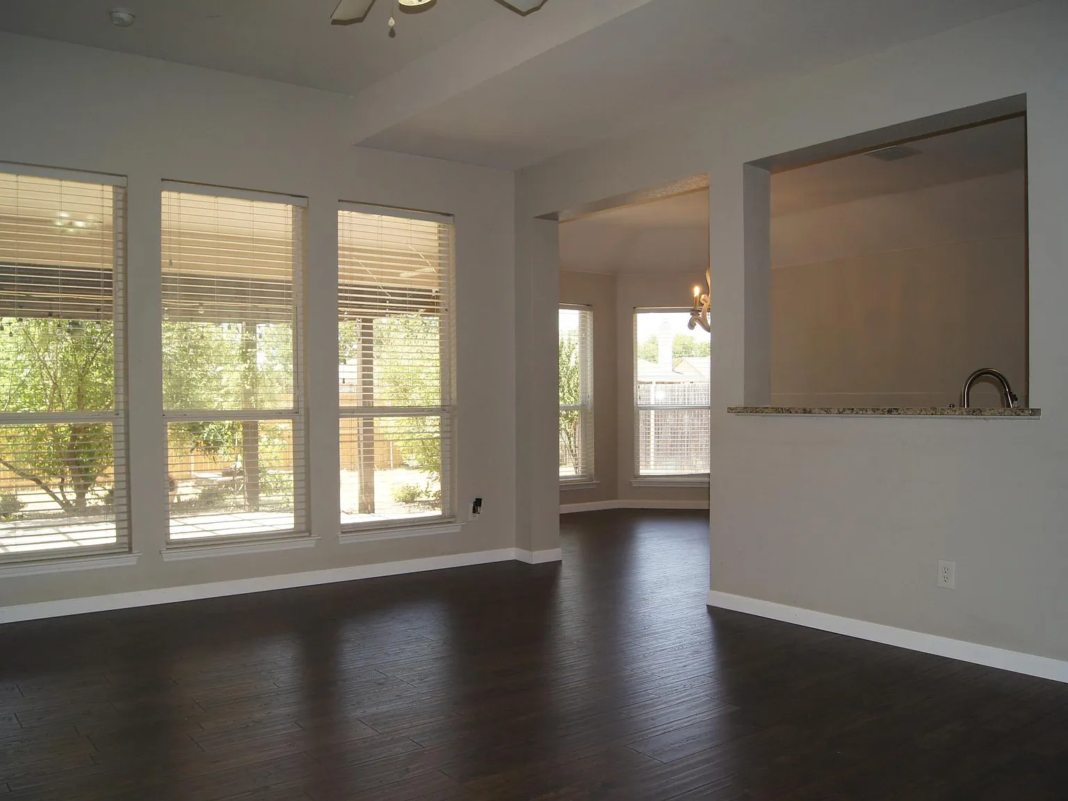3 bed, 2088 sqft, $2,400 — Photo 4