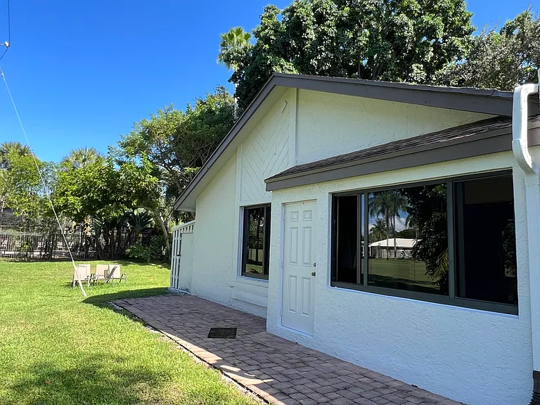 4075 Palm Forest Dr N — Photo 23
