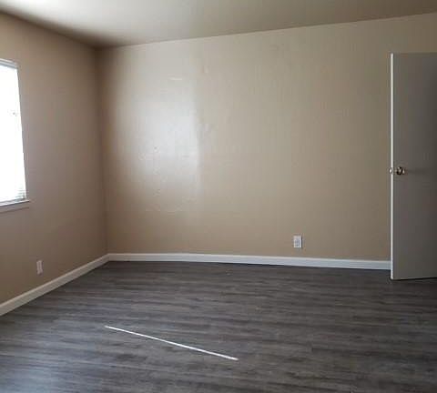 4th image of 912 S Airport Way