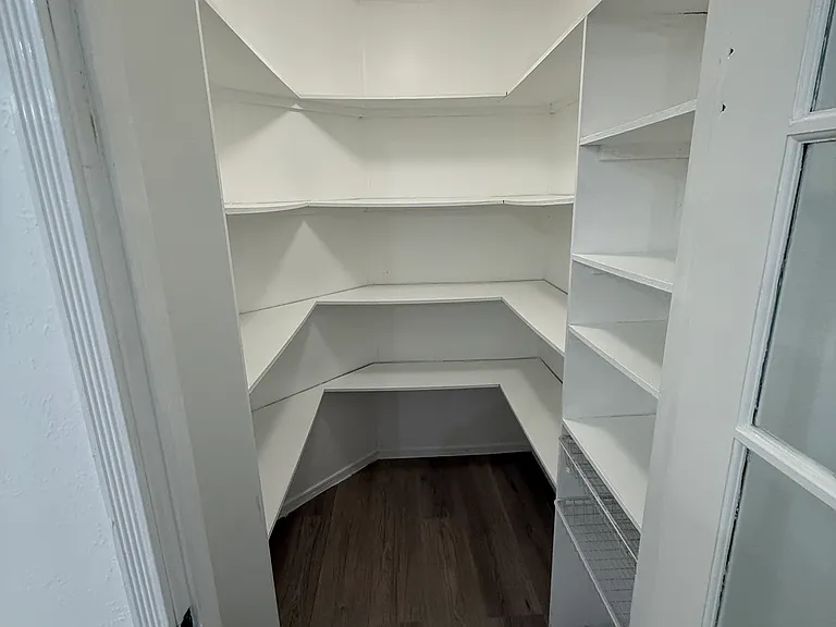 125 London Ln — Photo 20
