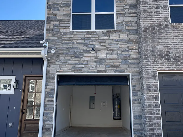 3064 S Old Missouri Rd #E — Photo 2