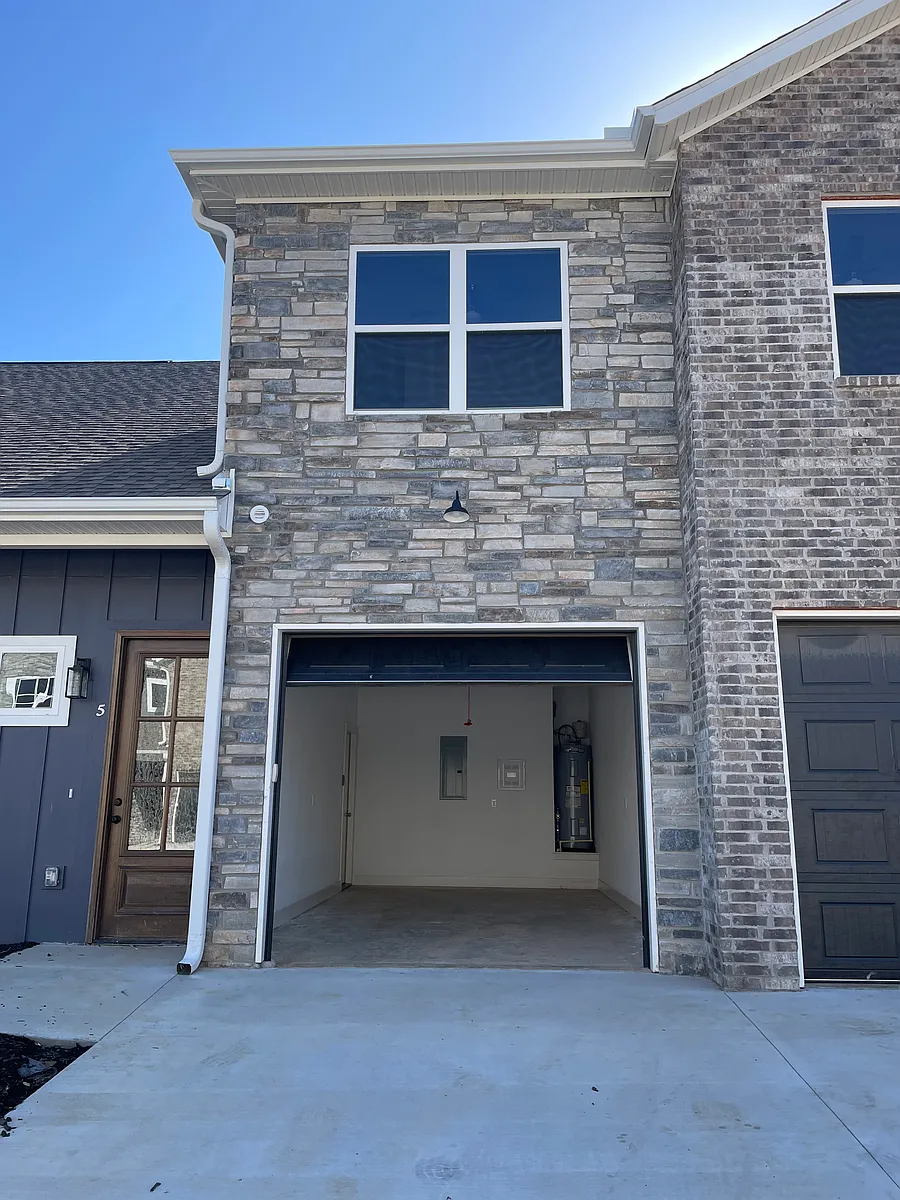 Building Photo - 3064 S Old Missouri Rd #E