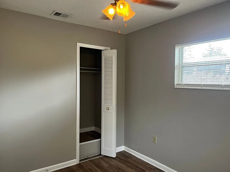 917 S Alder Ave — Photo 11