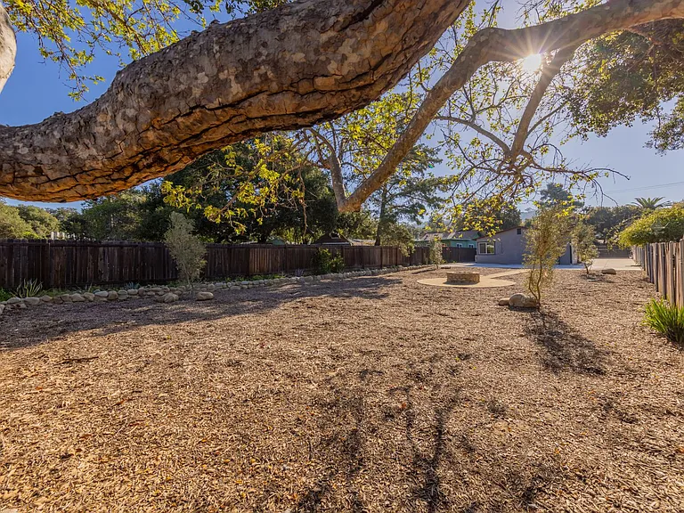 511 Burnham Rd — Photo 2