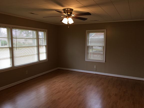 5th image of 75 Village Dr