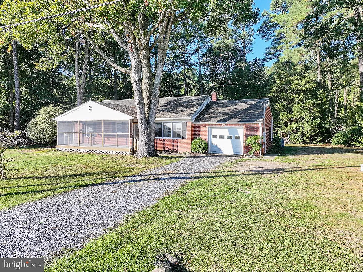 3 bed, 1.0 bath, 1247 sqft, $1,800 — Photo 1