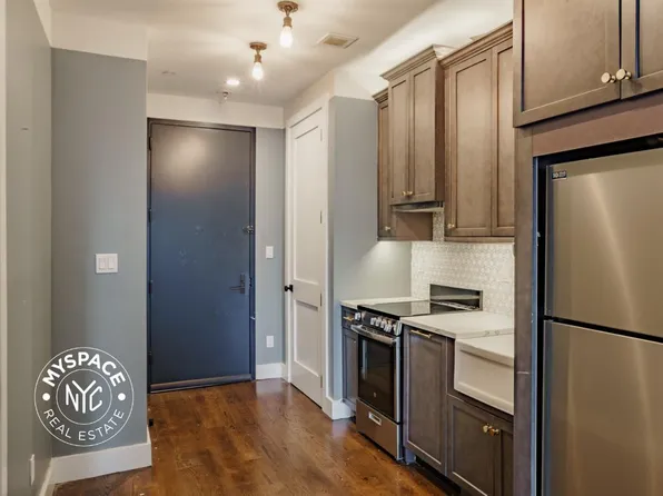 187 Kent Avenue image 1 of 30