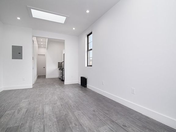 4th image of 969 Willoughby Ave APT 3R
