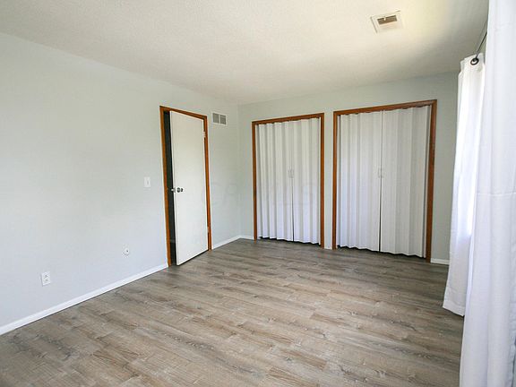5th image of 92 Stornoway Dr W APT B
