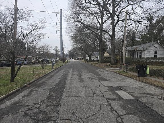 5th image of 122 Cobb St