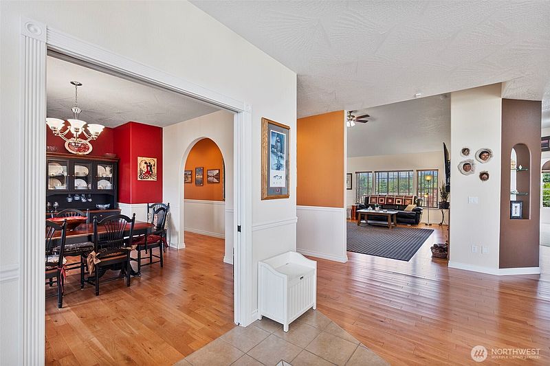 4th image of 127 Skyhawk Drive