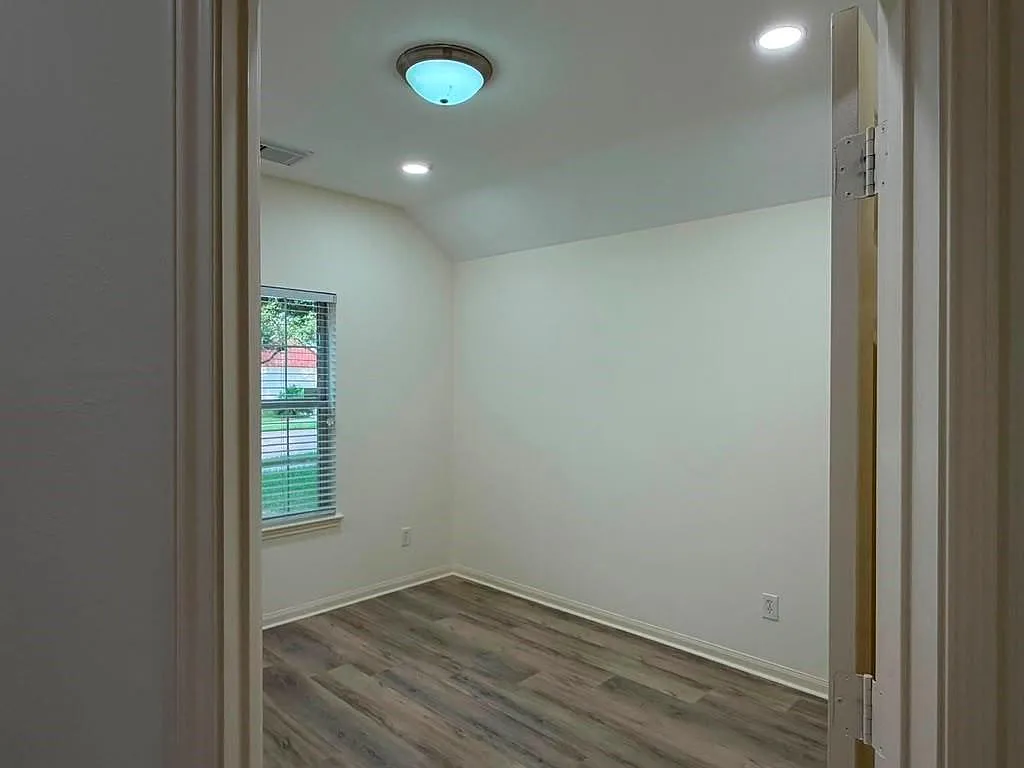 4 bed, 2.0 bath, 1885 sqft, $2,250 — Photo 3